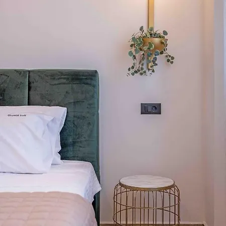 Grouzi Residences *