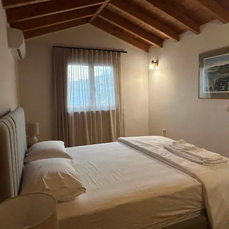 Апартаменты Grouzi Residences